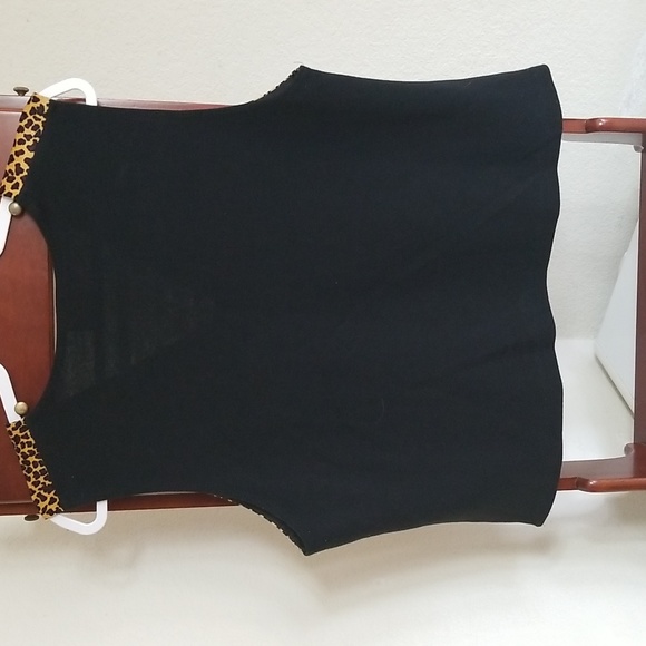 V Neck Leopard printed Vest - Picture 2 of 4